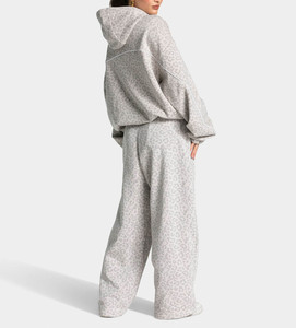 Ensemble survêtement femme gris imprimé léopard surdimensionné avec doublure contrastante et passepoil contrastant, comprenant un sweat à capuche et un pantalon de jogging - Product Image 2