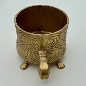 Maceta de oro grabada con forma de tortuga única para decoración del hogar, uso en mesa auxiliar de jardín y decoración linda para habitación infantil, procedente de la India. - Product Image 4