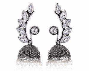 Boucles d'oreilles Jhumka en laiton oxydé argenté avec zircon en forme de feuille pour femmes, vente en gros |   Boucles d'oreilles ethniques indiennes bohèmes pour soirée - Product Image 1