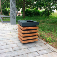 Poubelle d'extérieur décorative carrée en bois et métal à étages pour villa, cour et espace communautaire