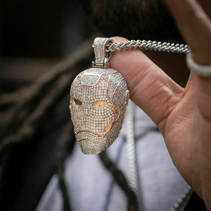 Colgante de Máscara de Iron Man Unisex de Alta Calidad, Moderno, Elegante y a la Moda, Hecho con Piedras de Imitación de Diamantes, Estilo Hip Hop, en Venta - Product Image 4