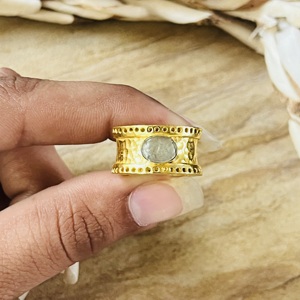 Anillos de Labradorita de Último Diseño, Anillo Tribal de Latón para Mujer, Chapado en Oro de 18k, Anillos Geométricos Martillados para Venta al por Mayor/OEM/ODM - Product Image 2