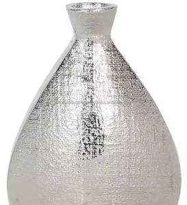 Venta al por mayor de flores de plata moderna jarrón de aluminio hecho a mano de lujo jarrón de metal para fiesta en casa uso al aire libre de la mejor calidad Azora Industries - Product Image 4