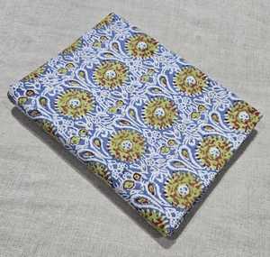 Tissu indien imprimé au bloc, tissu en coton imprimé à la main, tissu artisanal pour robes, fournisseur de tissu en coton en gros - Product Image 1