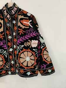 Chaqueta de Terciopelo Bordada con Diseño Suzani, Chaqueta Bohemia Única para Invierno, Chaqueta de Terciopelo Puro, Chaqueta Boho Abierta por Delante para Mujer - Product Image 5