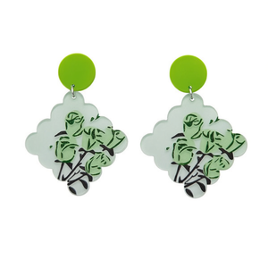 Orecchini in acrilico verniciato verde con design floreale, orecchini a lobo alla moda - Product Image 1