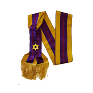 Cinta de insignia masónica personalizada con emblema dorado bordado, cinta lisa color granate con flecos en la parte inferior. - Product Image 5