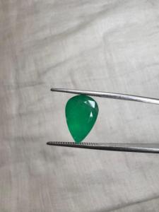 Émeraude naturelle zambienne de 4,06 ct, pierre précieuse en forme de poire, émeraude verte facettée, vente en gros pour bijoux de mariage raffinés - Product Image 1