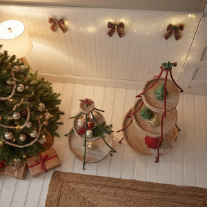 Supports de présentation de sapins de Noël à trois niveaux en métal et en bois, avec plateaux ronds et décorations étoiles pour la décoration de la maison pendant les fêtes - Product Image 5