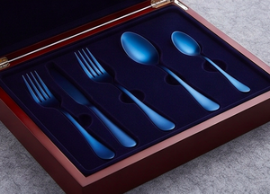 Ensemble de couverts en métal bleu moderne, design minimaliste, finition miroir haute brillance, passe au lave-vaisselle, utilisation pour mariage - Product Image 6