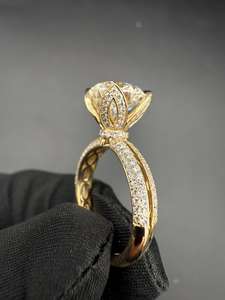 แหวนเพชรทรงกลม 1.52 กะรัต เพชรเลี้ยงในห้องปฏิบัติการ ประดับด้วยวงแหวนรอบนอกแบบซ่อน สำหรับผู้หญิง ทองคำแท้ 14K ของขวัญวันครบรอบสุดหรูสำหรับคนรัก - Product Image 6