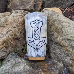 Vasos de chupito de cuerno ecológicos hechos a medida con grabado de motivos vikingos y tapa para reventa por MULTI CRAFT - Product Image 3