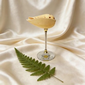 Elegante copa de vino de concha marina y vidrio con detalles refinados para un aspecto premium - Product Image 6