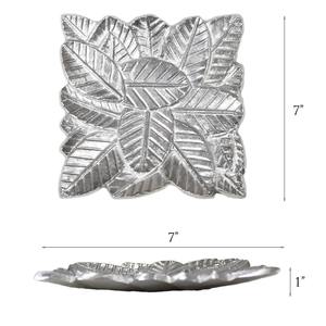 Elegante bandeja de aluminio con acabado plateado y diseño de hojas para decorar la encimera de la cocina y como centro de mesa de comedor, procedente de la India. - Product Image 3