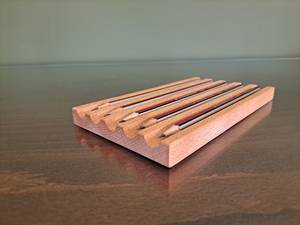 Portaplumas de madera con diseño de arte indio personalizado, rectangular, moderno, para mesa, tallado en madera, decoración para el hogar, por UO India - Product Image 1