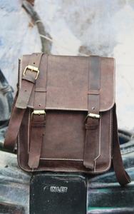 Sac à bandoulière en cuir véritable marron pour homme, petit format, décontracté, pour le quotidien, le bureau et les affaires - Product Image 2