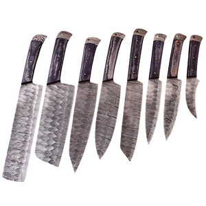 Juego de 8 cuchillos de chef profesionales de acero de Damasco con mango de madera, hojas martilladas hechas a mano y ecológicas - Product Image 1
