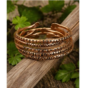 Conjunto de Pulseras de Bronce Grabadas con Diseño Ritual Antiguo, Brazalete Estilo Runa con Punta Aplanada y Grabado a Mano - Product Image 5