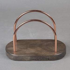 Porta Servilletas de Metal Pulido y Madera que Ofrece una Superficie Lisa, un Brillo Elegante y un Aspecto Decorativo Premium para la Mesa - Product Image 1