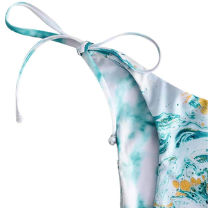 Ensemble bikini 2 pièces pour femme en matière durable, personnalisé, élégant, pour la plage et la baignade, avec un design unique. - Product Image 4