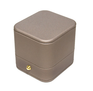 Boîte à bijoux rectangulaire en cuir PU avec boucle décorative et intérieur en velours 60x65x62mm - Product Image 1