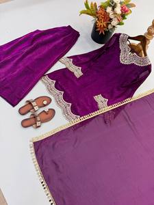 Conjunto Indio-Pakistaní Bordado en Morado, Estilo Kurta, Palazzo y Dupatta, Vestido Tradicional de Terciopelo para Bodas y Fiestas - Product Image 4