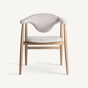 Silla de Comedor Contemporánea con Detalles en Bouclé, Silla de Madera Minimalista de Lujo para Restaurante y Hotel - Product Image 1
