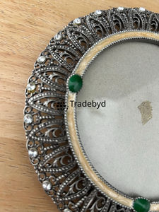 Cadre photo en métal artisanal, élégant présentoir photo pour la maison par Tradebyd - Product Image 5