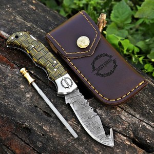 ผู้จัดจำหน่ายมีดพับแบบ Bulk Damascus Gut Hook พร้อมระบบล็อคด้านหลัง มีดพกพาสำหรับล่าสัตว์ ตั้งแคมป์ และใช้ในชีวิตประจำวัน ด้ามจับไม้โมเสก สำหรับงานอุตสาหกรรม - Product Image 4
