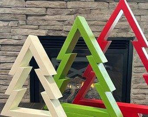 Décoration de Noël Écologique Faite à la Main : Arbre Ornemental en Bois de Cerisier – Un Cadeau Idéal pour Toutes les Saisons - Product Image 4