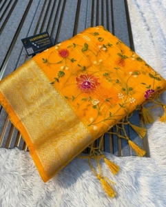 KV ผ้าไหมทอแบบดั้งเดิม Banarasi Organza Saree (สีเหลือง) สำหรับงานปาร์ตี้ - Product Image 5