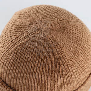Bonnets tendance en tricot doux, conçus pour le confort, la chaleur et un style hivernal au quotidien - Product Image 5