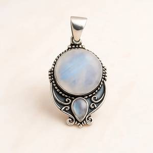 Colgante de Plata de Ley con Piedra Lunar Arcoíris, Joyería Boho Oxidada, Collar Hecho a Mano con Piedra Lunar Natural, Inspiración Vintage - Product Image 3