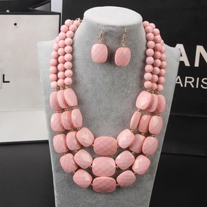 Collar de resina moderno para mujer, joyería con colgante a la moda, ligero y elegante - Product Image 5