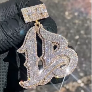 Colgante de moissanita personalizado con inicial, chapado en plata de ley 925, pasa la prueba del tester, para hombres y mujeres - Product Image 1