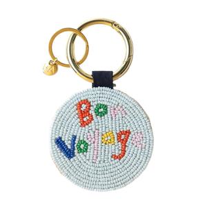 Porte-clés BON VOYOGO faits à la main, durables et étincelants, avec perles de verre blanches et rouges, en provenance d'Inde - Product Image 1