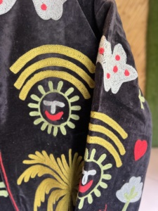 Chaqueta de terciopelo tejida con bordado y forro de algodón para mujer, diseño floral bohemio Suzani, abrigo étnico hecho a mano para invierno/primavera/verano - Product Image 3