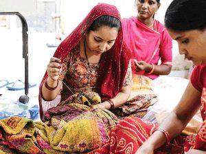 Antique Kantha <b>Bed</b> <b>Quilt</b> Vintage Bangali Embroidered Sari Boho Home 100% Cotton Eco-Friendly Washable Hand-Stitched Hotel - Product Image 4