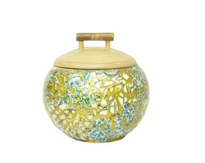 Pot décoratif artisanal en mosaïque d'œufs avec couvercle en bambou tressé, récipient pour bonbons, feuilles de thé, snacks secs et décoration rustique pour la maison - Product Image 1