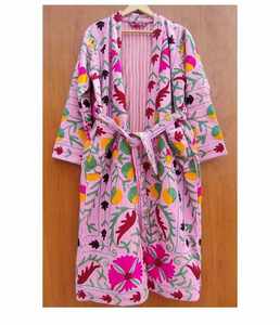 Veste florale authentique brodée Suzani pour femme, style bohème gypsy hippie, manteau d'hiver chic pour spa et bain, kimono bohème en soie/coton - Product Image 2