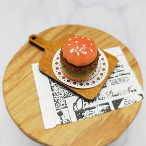 Miniature de burger en résine pour maison de poupée, modèle alimentaire fait main, ornement de table pour décoration de scène DIY, à partir de 14 ans - Product Image 2
