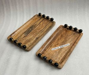 Bandeja de Servir de Madera Hecha a Mano con Asas de Cuentas, Bandeja Decorativa Rústica para el Hogar y la Cocina - Product Image 1