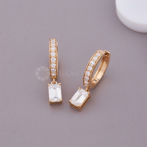 Nouvelle collection de boucles d'oreilles en diamants de laboratoire taille ronde et baguette, en or rose, pour femmes, provenant d'un fournisseur indien. - Product Image 3