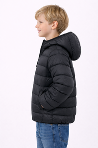 Veste matelassée à capuche Arctic Comfort pour garçons, noire, légère, coupe-vent, avec poches - Product Image 2