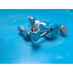 Vanne VCR pneumatique Lam Research 839-800970-003 1 entrée 2 sorties, utilisée telle qu'elle est, pièces d'équipement semi-conducteur d'occasion - Product Image 3