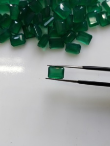 พลอยออนิกซ์สีเขียวธรรมชาติ 8x6 มม. ทรงแปดเหลี่ยม คุณภาพดีที่สุด สำหรับทำเครื่องประดับ - Product Image 1