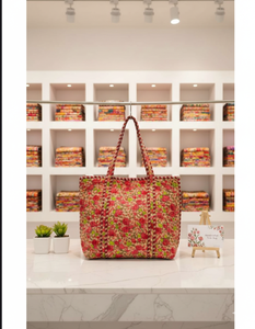 Bolsa de Compras y Viaje Le Souvenirs con Estampado Floral, Terciopelo Ligero, Cierre de Cremallera de 18 Pulgadas, Bolsillos Interiores, Forro de Lona, para Todas las Temporadas - Product Image 3
