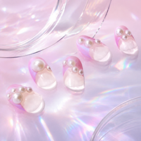 Designs d'ongles tendance : faux ongles roses à la française, designs minimalistes, faux ongles de voyage, wraps d'ongles prédécoupés, designs d'ongles à la mode