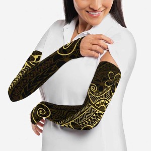 Manga de compresión unisex de manga larga con estampado tribal dorado por sublimación, de seda helada negra, UPF50+, para todas las estaciones - Product Image 5