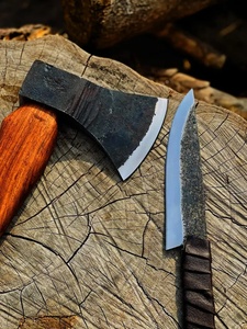 Couteaux utilitaires faits à la main en acier à haute teneur en carbone avec lame de hache à barbe, manche en bois enveloppé de cuir et étui en cuir Pasha Enterprises - Product Image 4